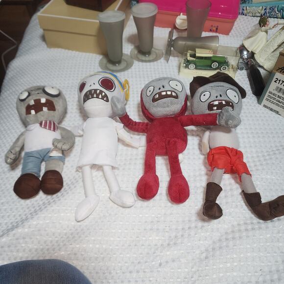 PLANT VS ZOMBIES STUFFIES SET OF 4 ZOMBIES - Picture 1 of 4